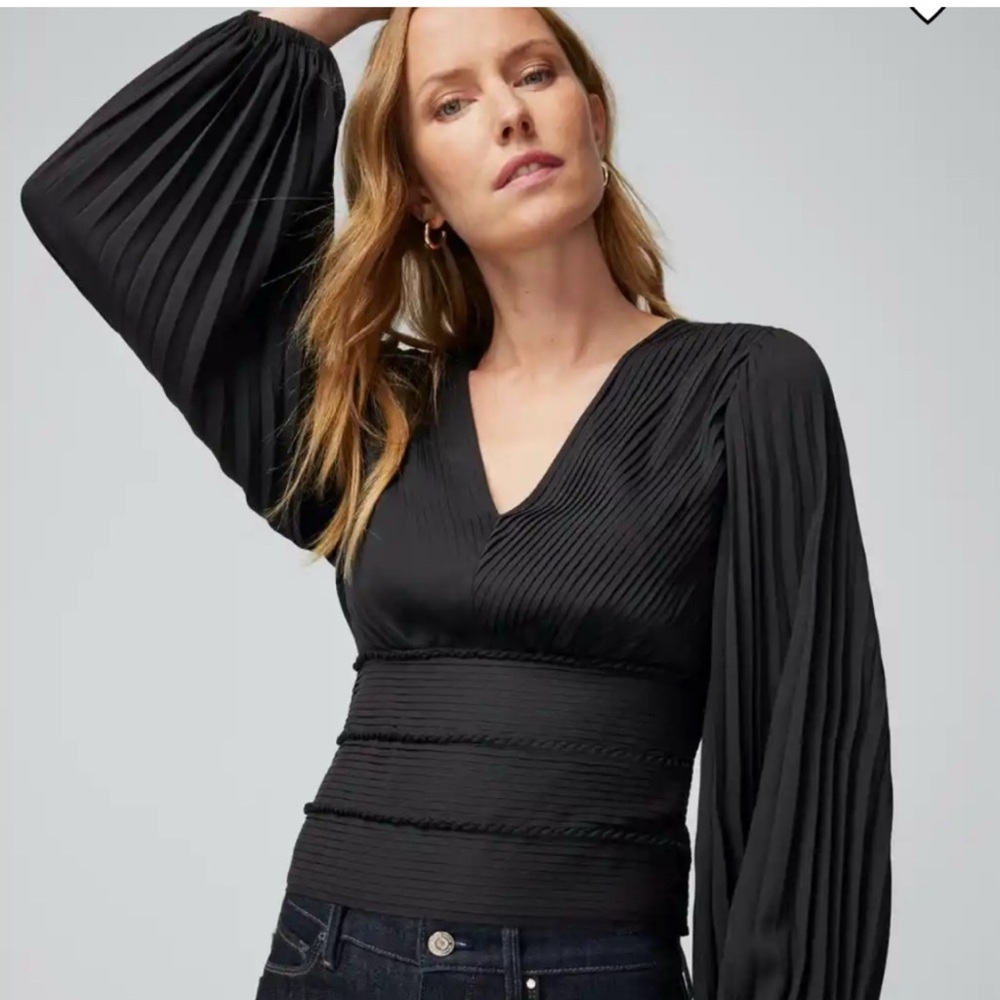 White House Black Market Like NEW Black Pleated V-Neck Pin-tucked Banded Blouse